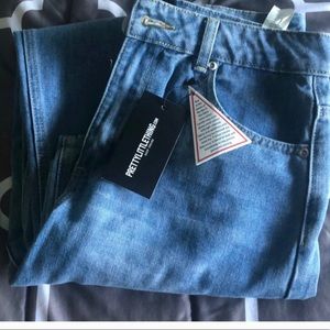 🎈Straight jeans- butt rip🎈